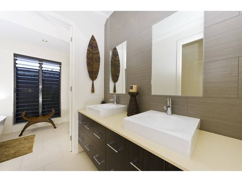 17 Muller Street, Palm Cove QLD 4879
