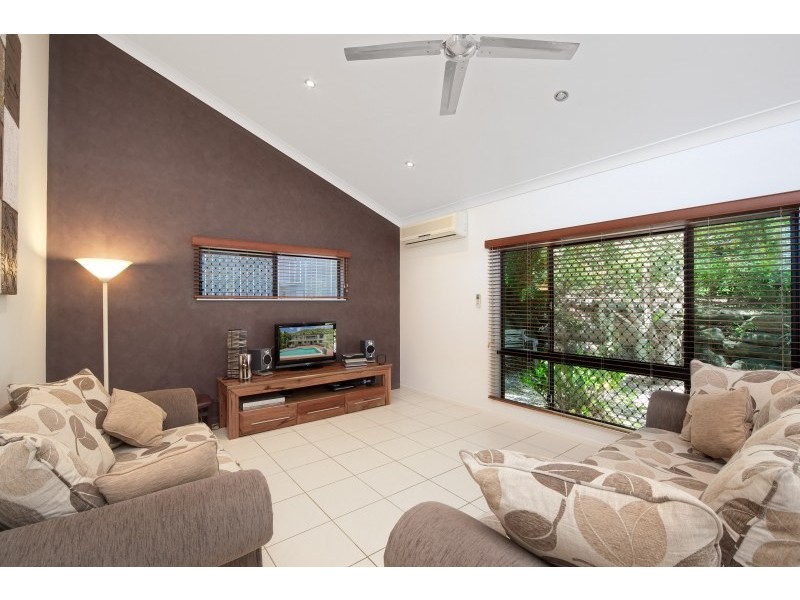 2 Oceanview Place, Mooroobool QLD 4870
