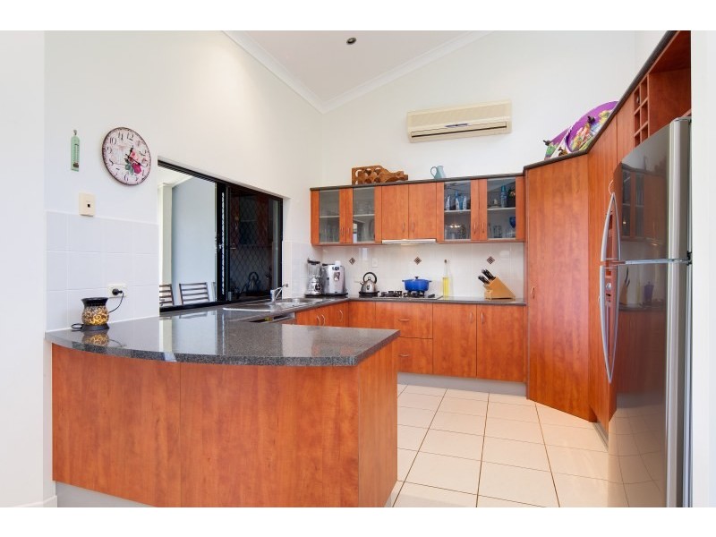 2 Oceanview Place, Mooroobool QLD 4870