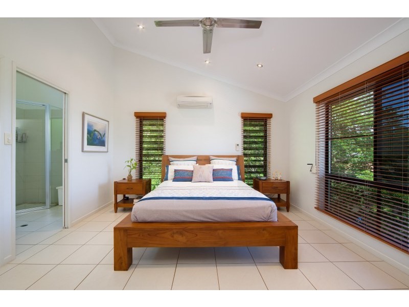 2 Oceanview Place, Mooroobool QLD 4870