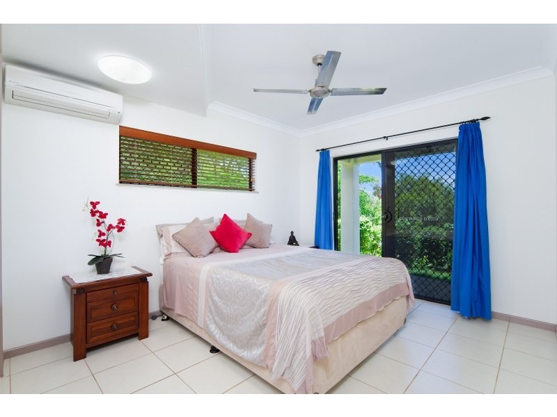 2 Oceanview Place, Mooroobool QLD 4870