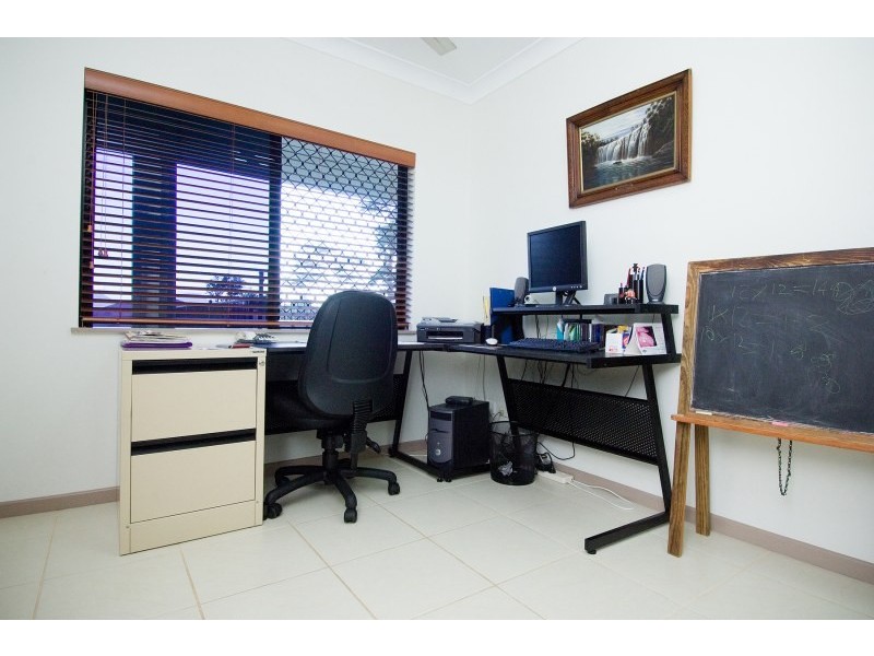 2 Oceanview Place, Mooroobool QLD 4870