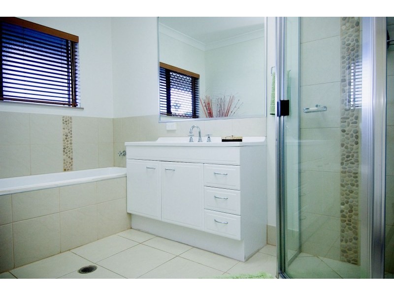 2 Oceanview Place, Mooroobool QLD 4870