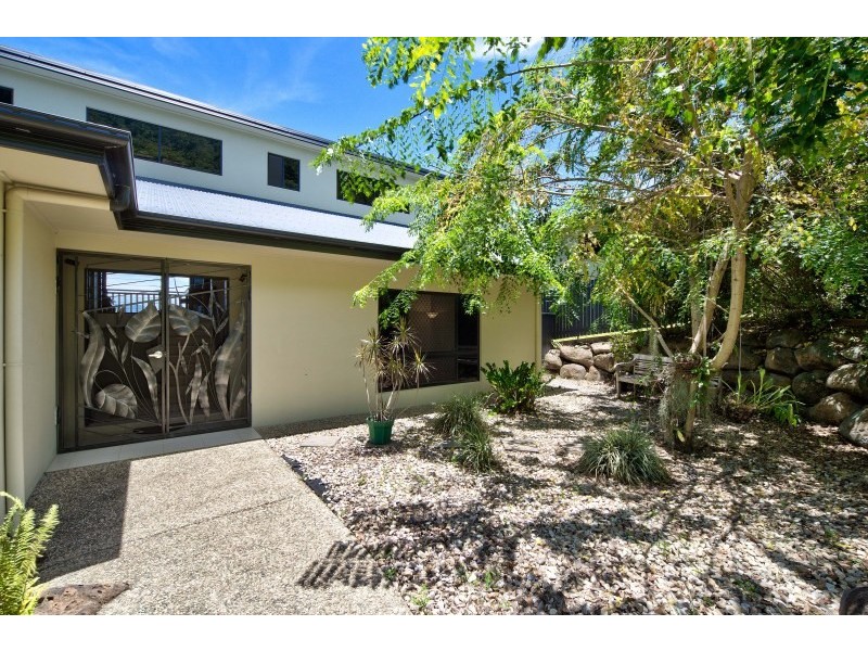 2 Oceanview Place, Mooroobool QLD 4870