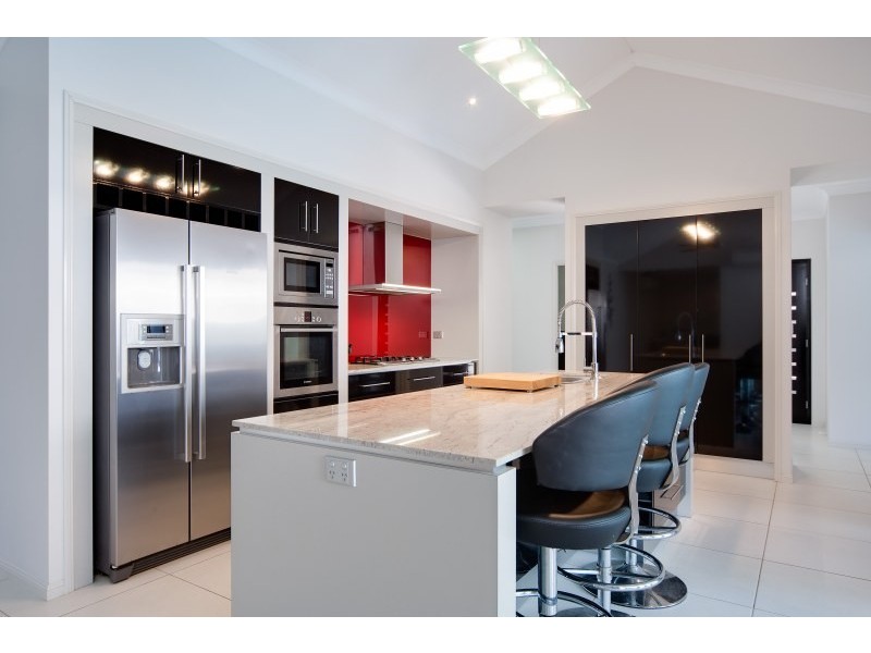 14 Kippin Close, Redlynch QLD 4870