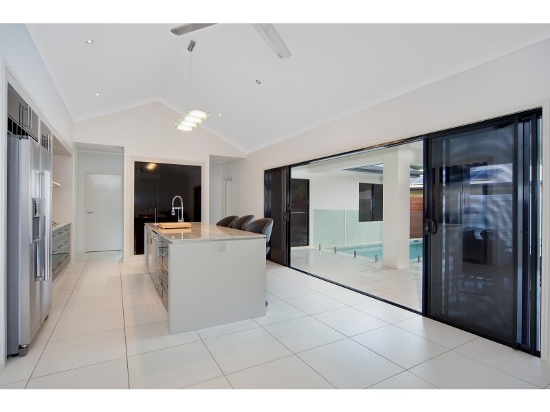 14 Kippin Close, Redlynch QLD 4870