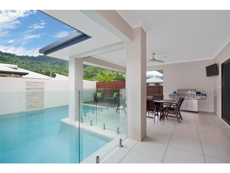 14 Kippin Close, Redlynch QLD 4870