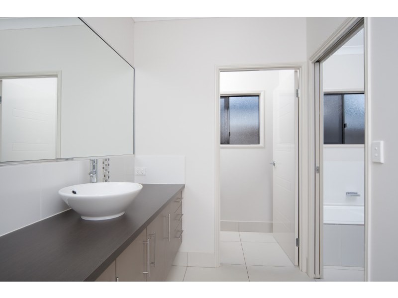 14 Kippin Close, Redlynch QLD 4870