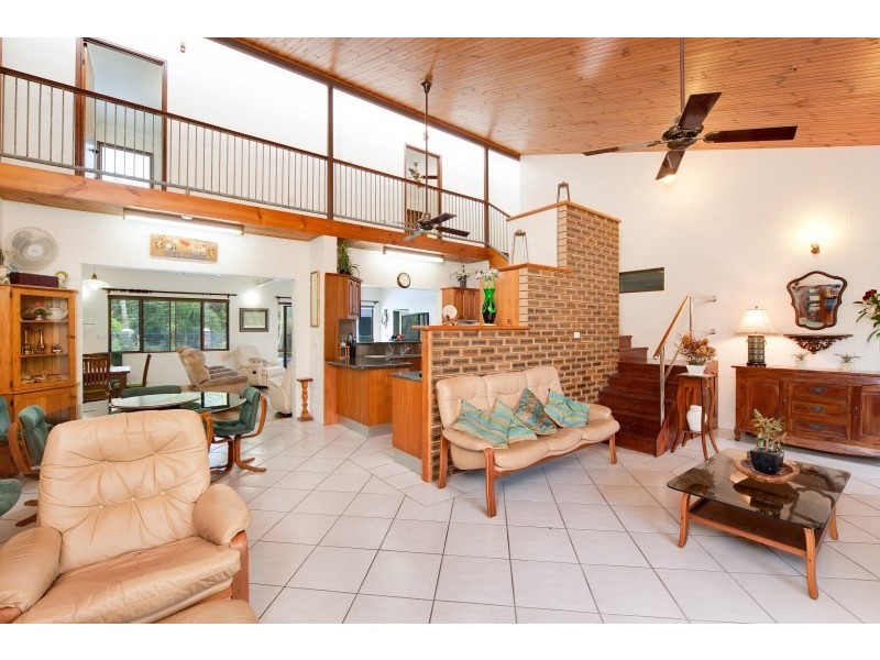 27 Hadrian Avenue, Mooroobool QLD 4870