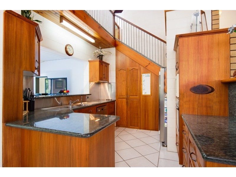 27 Hadrian Avenue, Mooroobool QLD 4870