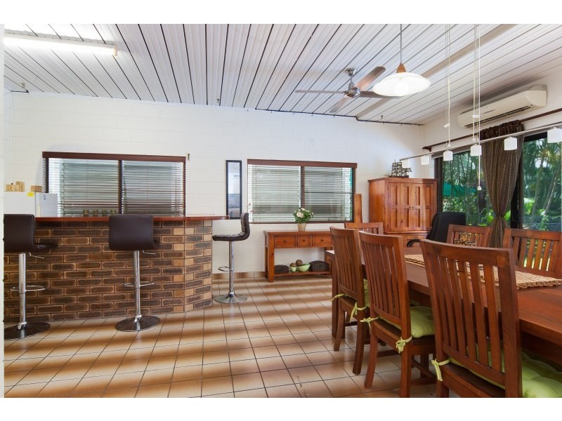 27 Hadrian Avenue, Mooroobool QLD 4870