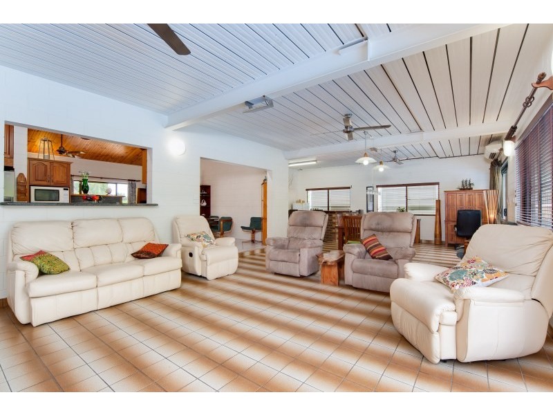 27 Hadrian Avenue, Mooroobool QLD 4870