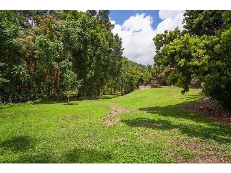 27 Hadrian Avenue, Mooroobool QLD 4870