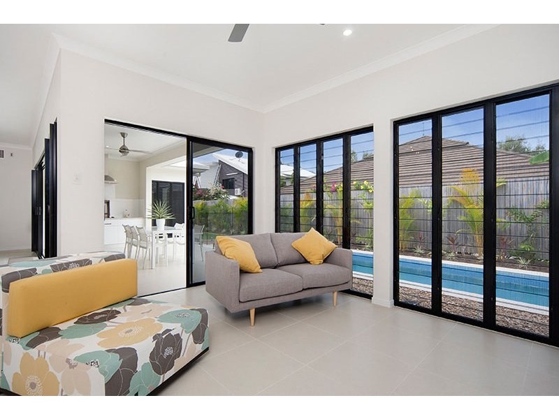 7 Sennfeld Close, Palm Cove QLD 4879