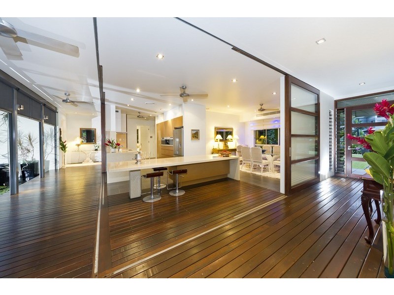 40-42 Linden Street, Palm Cove QLD 4879