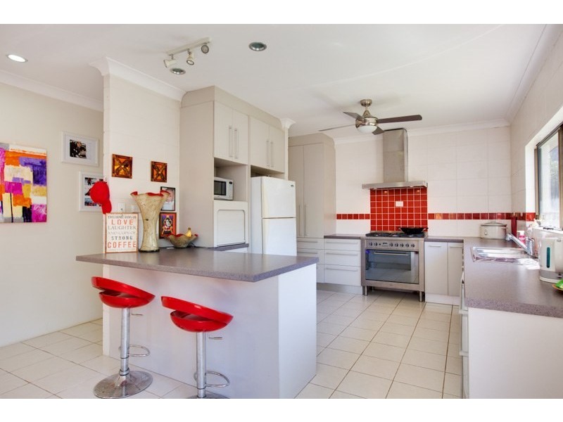 32 Lavender Street, Mooroobool QLD 4870