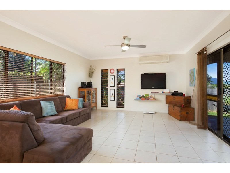 32 Lavender Street, Mooroobool QLD 4870