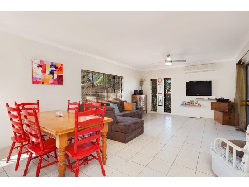 32 Lavender Street, Mooroobool QLD 4870