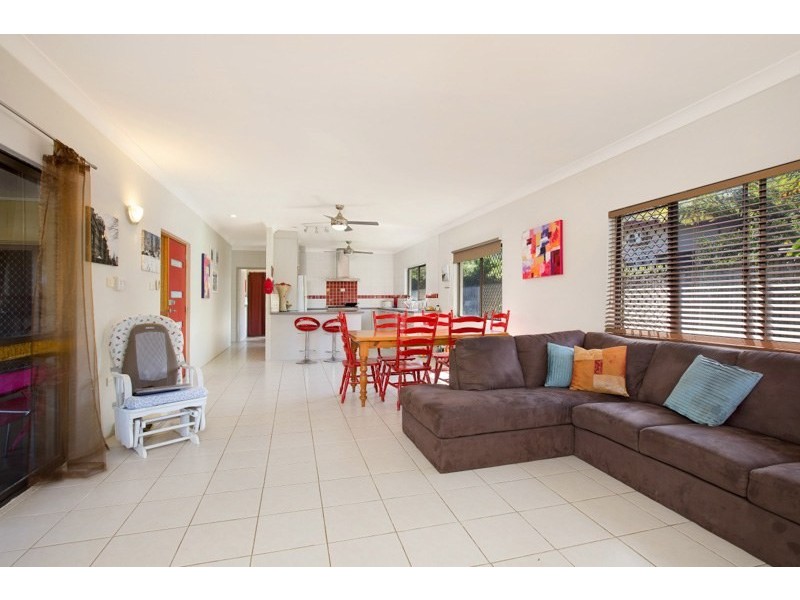 32 Lavender Street, Mooroobool QLD 4870