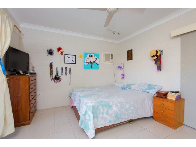 32 Lavender Street, Mooroobool QLD 4870