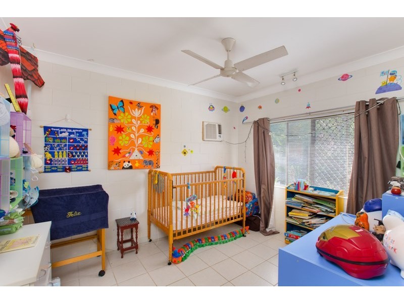 32 Lavender Street, Mooroobool QLD 4870