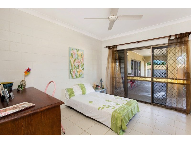 32 Lavender Street, Mooroobool QLD 4870