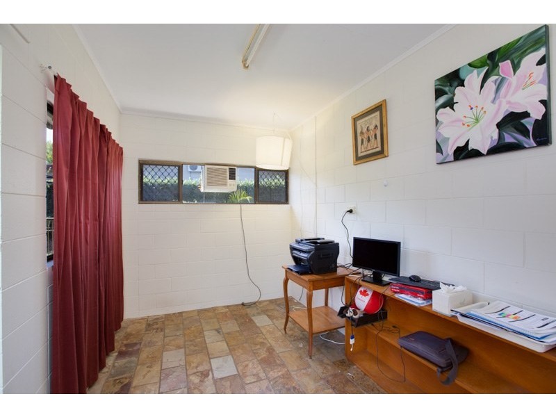 32 Lavender Street, Mooroobool QLD 4870