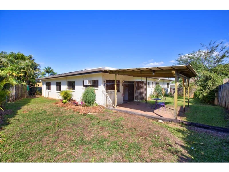 32 Lavender Street, Mooroobool QLD 4870