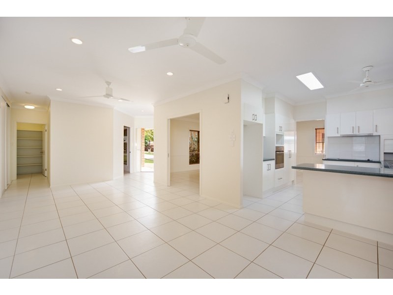 7 Popple Close, Kanimbla QLD 4870
