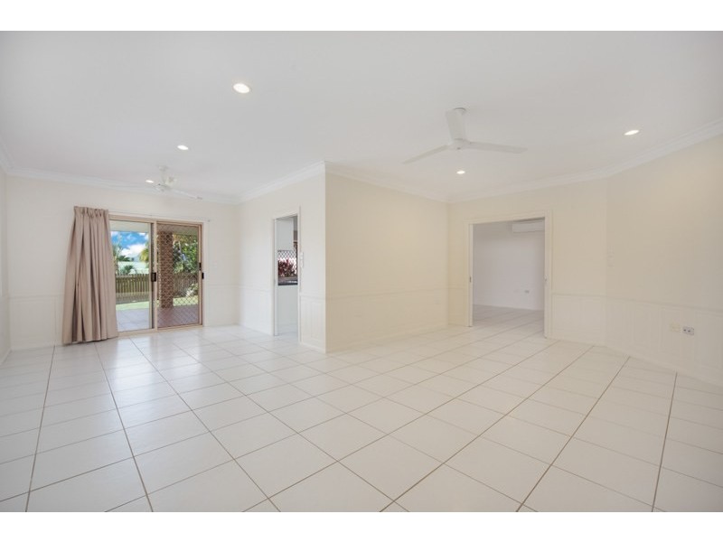 7 Popple Close, Kanimbla QLD 4870