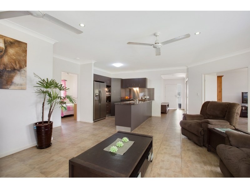 8 Northgate Close, Redlynch QLD 4870