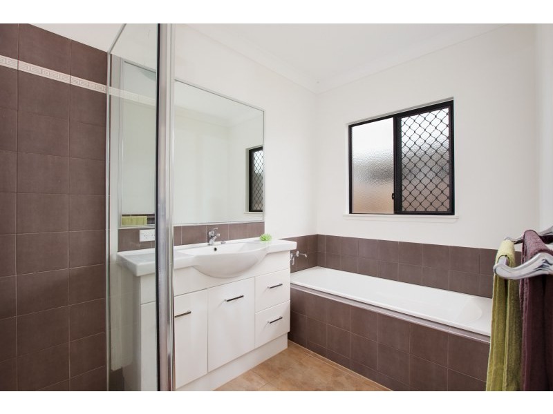 8 Northgate Close, Redlynch QLD 4870