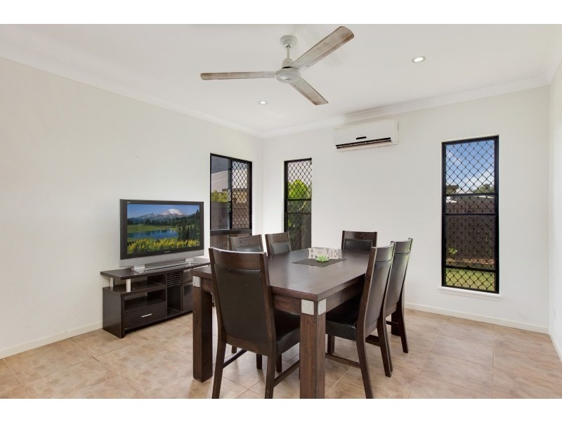 8 Northgate Close, Redlynch QLD 4870