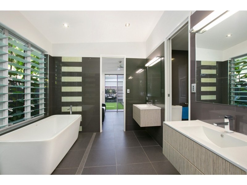 22-24 Aurelia Road, Palm Cove QLD 4879