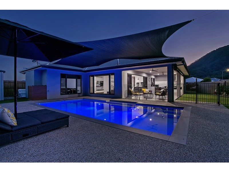 8 Lockyer Crescent, Bentley Park QLD 4869