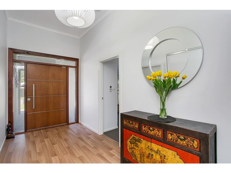 8 Lockyer Crescent, Bentley Park QLD 4869