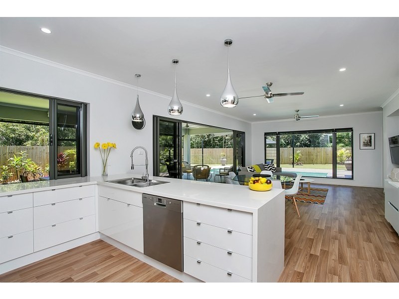 8 Lockyer Crescent, Bentley Park QLD 4869