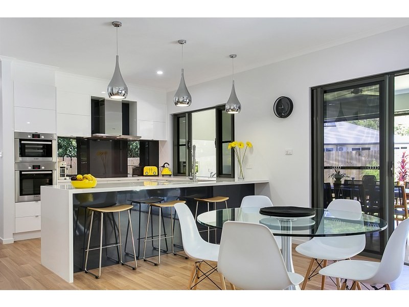 8 Lockyer Crescent, Bentley Park QLD 4869