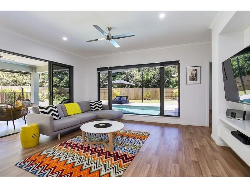 8 Lockyer Crescent, Bentley Park QLD 4869