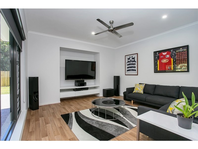8 Lockyer Crescent, Bentley Park QLD 4869