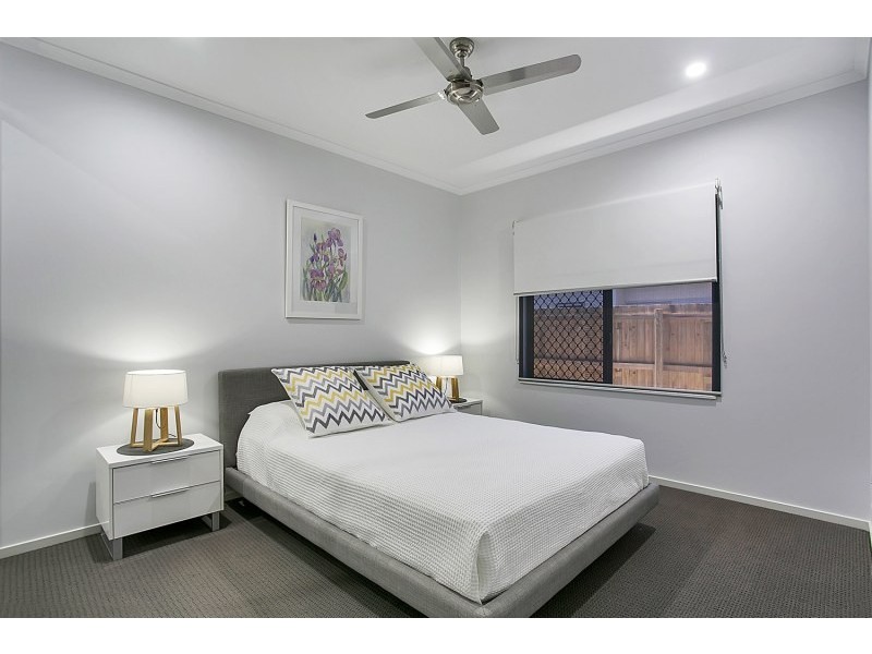 8 Lockyer Crescent, Bentley Park QLD 4869