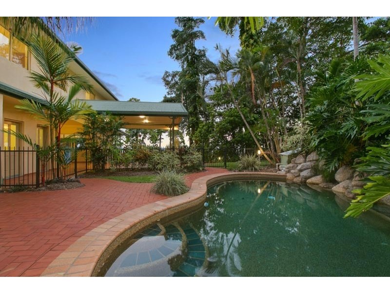 9 Oceanview Place, Mooroobool QLD 4870
