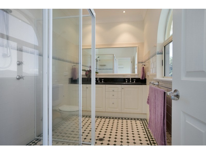 9 Oceanview Place, Mooroobool QLD 4870