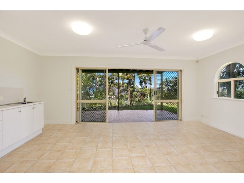 9 Oceanview Place, Mooroobool QLD 4870
