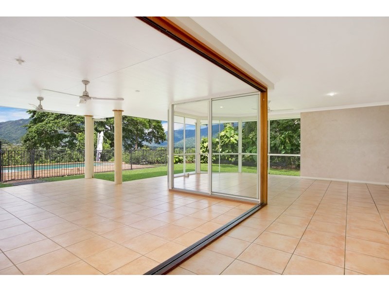 8 Fay Close, Brinsmead QLD 4870