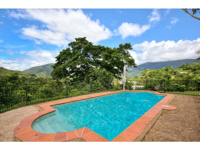 8 Fay Close, Brinsmead QLD 4870