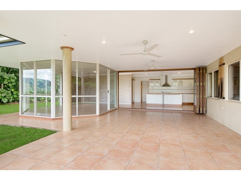 8 Fay Close, Brinsmead QLD 4870