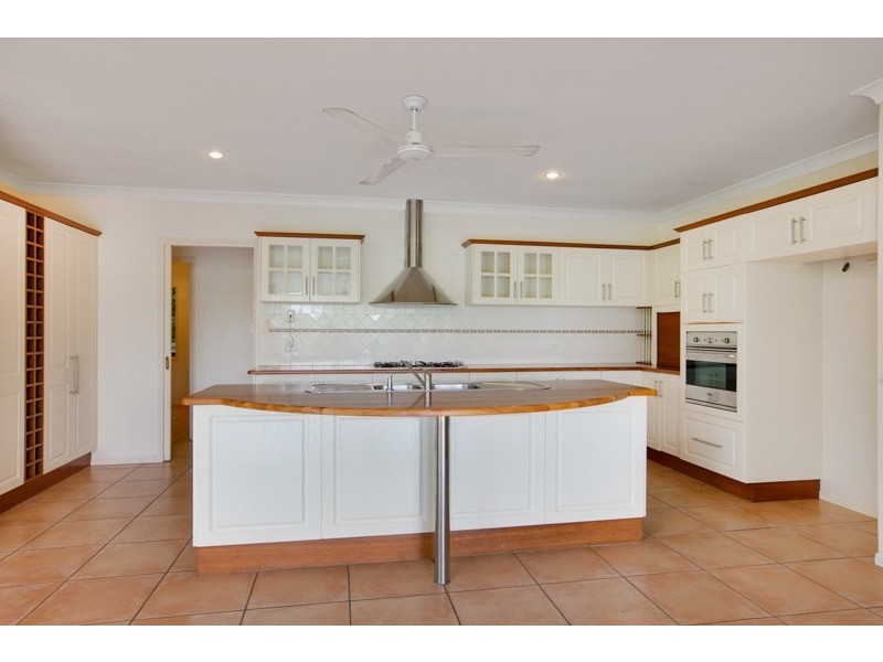 8 Fay Close, Brinsmead QLD 4870