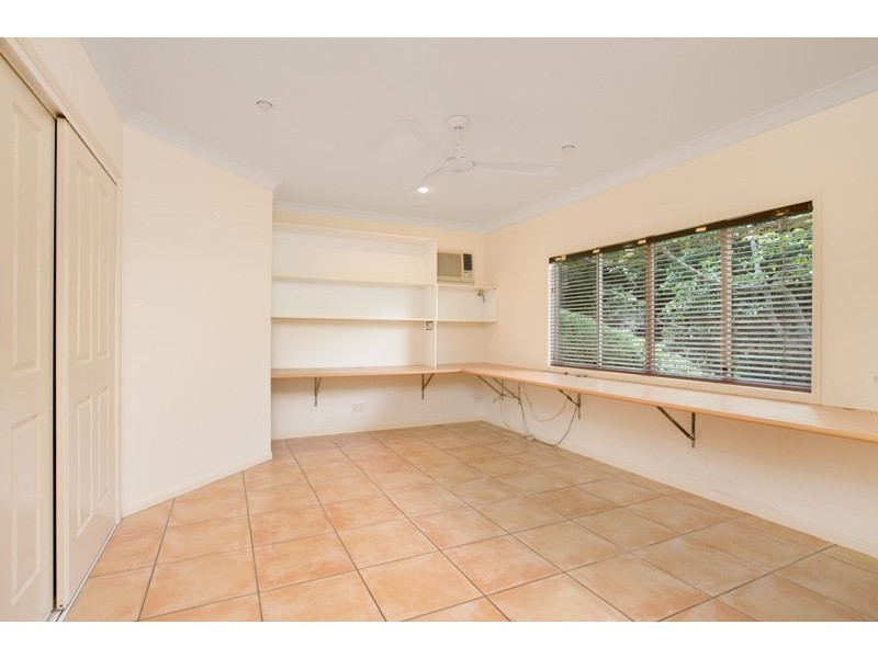 8 Fay Close, Brinsmead QLD 4870