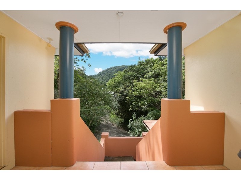 8 Fay Close, Brinsmead QLD 4870